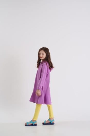 Vestido Babado Capuz